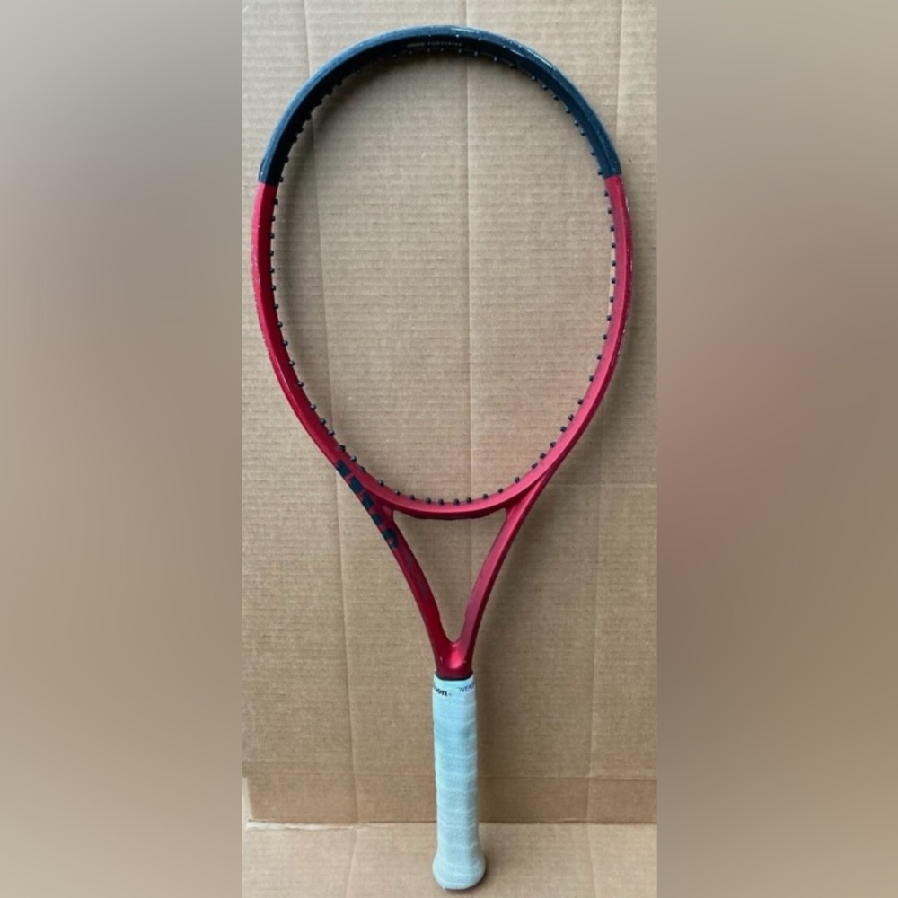 Wilson Clash 100 V2 Tennis Racquet 4 1/4” Grip (Unstrung}